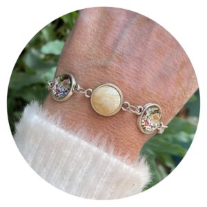 Armband | Drie cabochons | Bloem