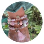 Set van drie roze armbanden