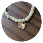 Armbandje met schildpad en vlinder