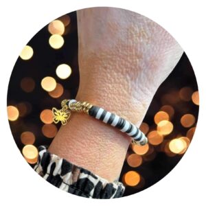 Armband Platte kraal gestreept met vlindertje