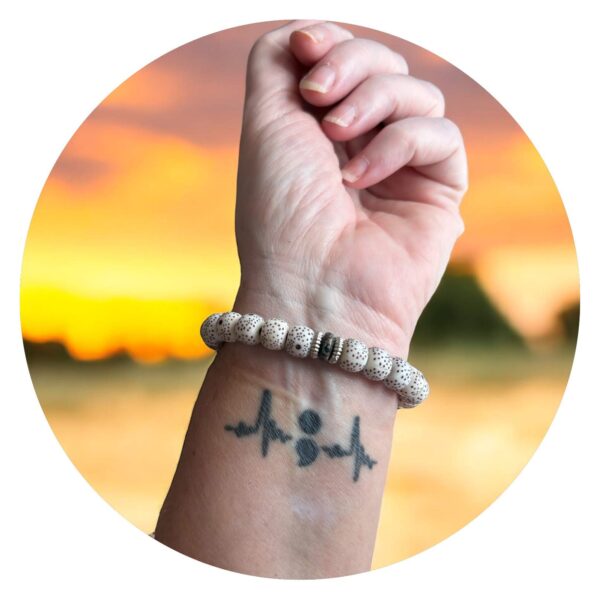 Armband gespikkeld met hartje