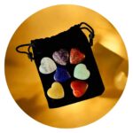 Chakrastenen hartvorm in fluwelen zakje