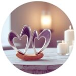 dubbel hart op houten schommel met kaarsen