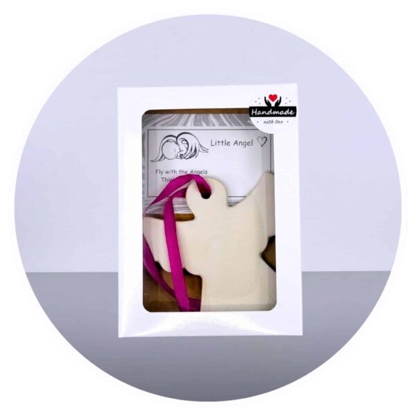 Keramieken engel met roze lint