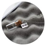 Ketting flesje met 1 pluisje