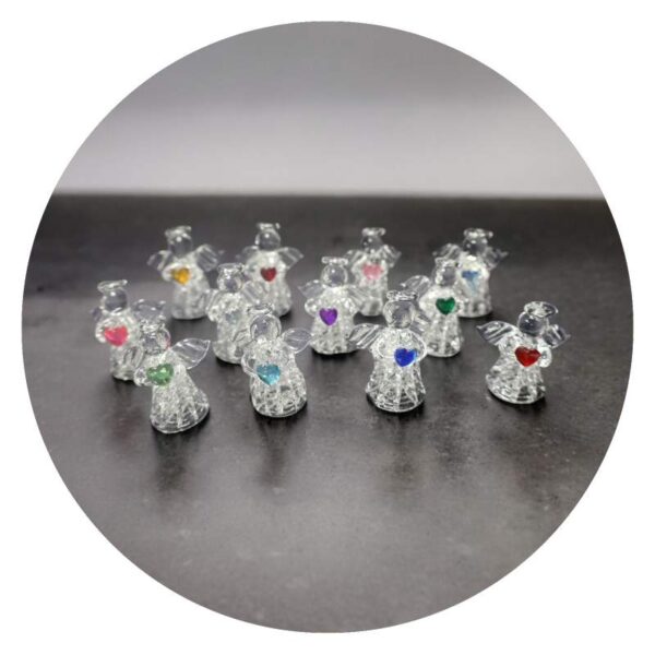 Glazen engeltjes met gekleurd kristal