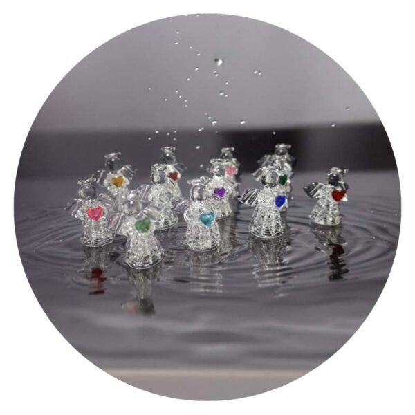 Glazen engeltjes met gekleurd kristal