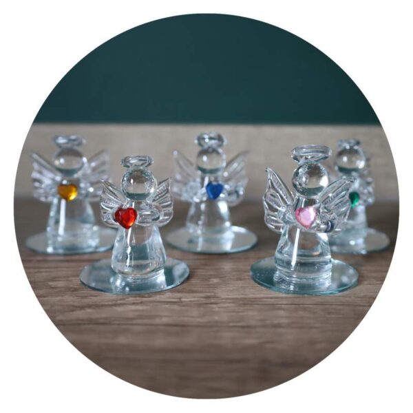 Glazen engeltjes met gekleurd kristal