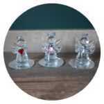 Glazen engeltjes met steen