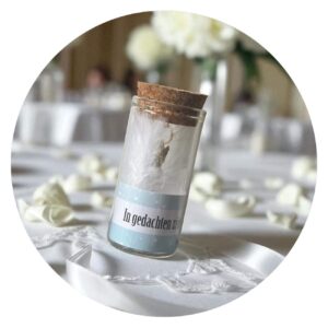 Flesje Engel in gedachten