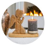 Houten engel met standaard kaars