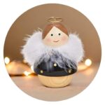 Houten engel met veren gestippeld