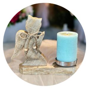 Houten engeltje met ruimte voor kaars