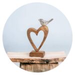 Houten hart met metalen vogeltje