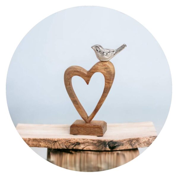Houten hart met metalen vogeltje