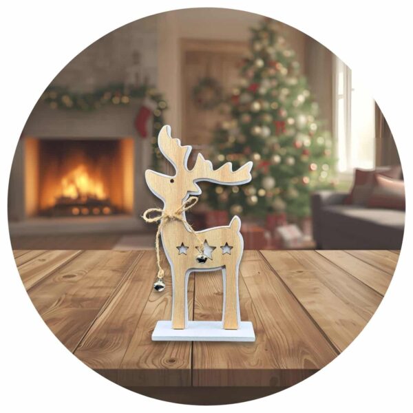 Rendier met belletjes tegen zwarte achtergrond