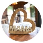 Houten mangohouten standaard met MAMA