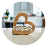 Houten mangohouten standaard met PAPA