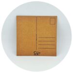 Bruine kartonnen kaart achterkant met schrijfruimte