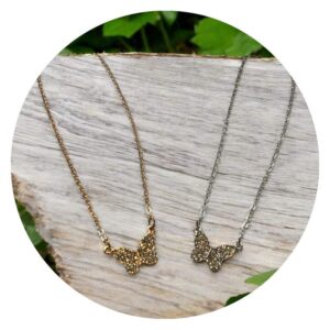 Ketting goud of zilverkleurig met vlindertje