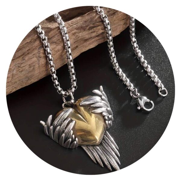 Ketting met goudkleurig hart en vleugels