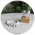 kralenarmband drie bedels met zilveren hart