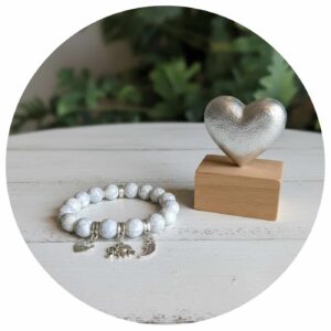 kralenarmband drie bedels met zilveren hart