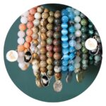 Kralenarmbanden met vlinder