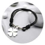 Leren armband met stalen klaver vier