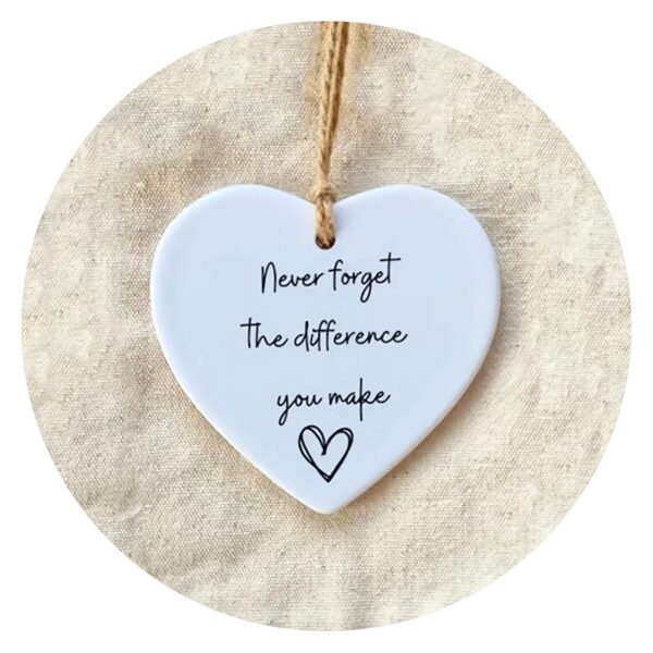 Never forget hanger hartvorm