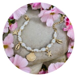 Parelarmbandje met schelpen