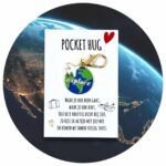 Pocket Hug vliegtuigje en aardbol