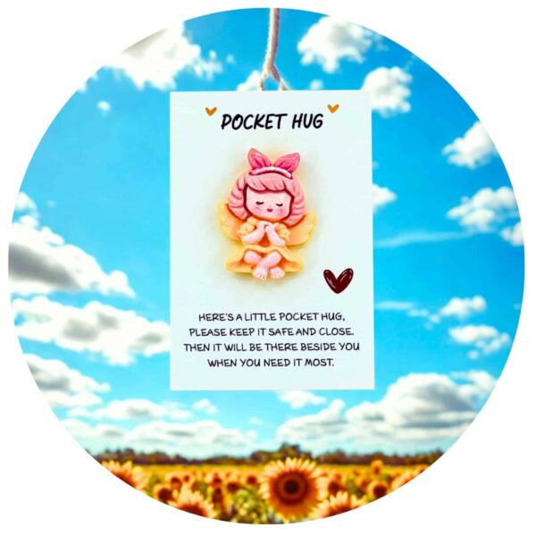 pocket hug engeltje gele jurk