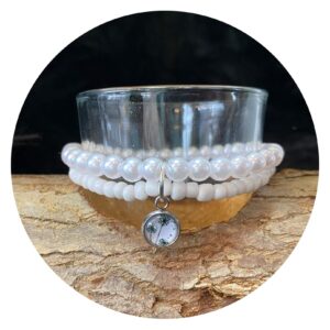 Set parelmoer armbandjes met pluis