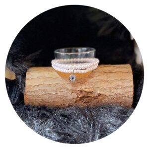 Set parelmoer armbandjes met pluis