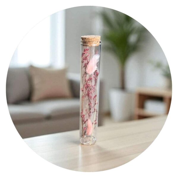 Stolpje met droogbloemen