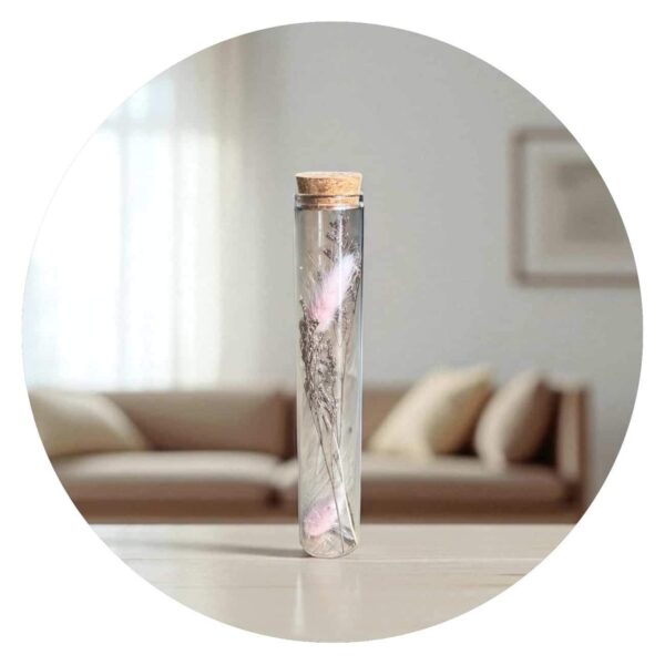 Stolpje met droogbloemen