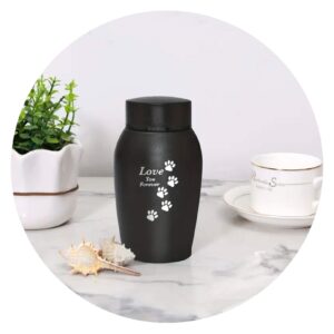 Urn zwart met pootafdrukken