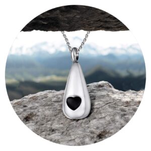 Urnketting met zwart hartje