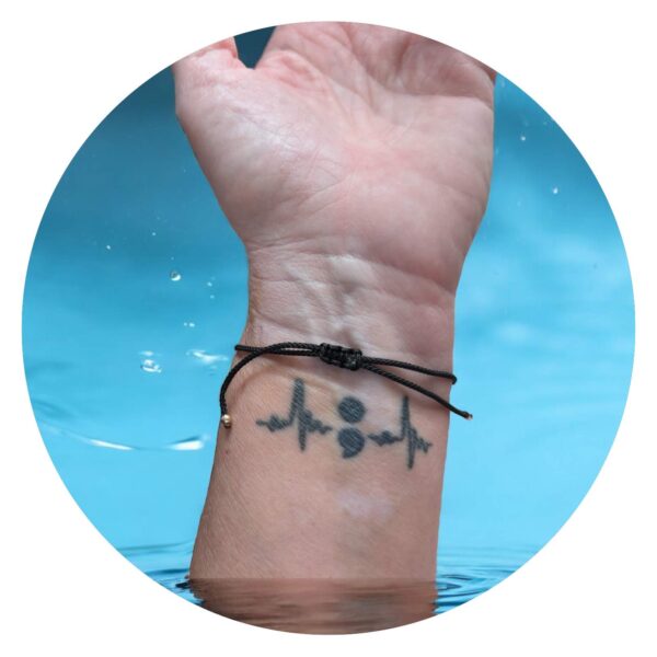 Veterarmband met rood klavertje