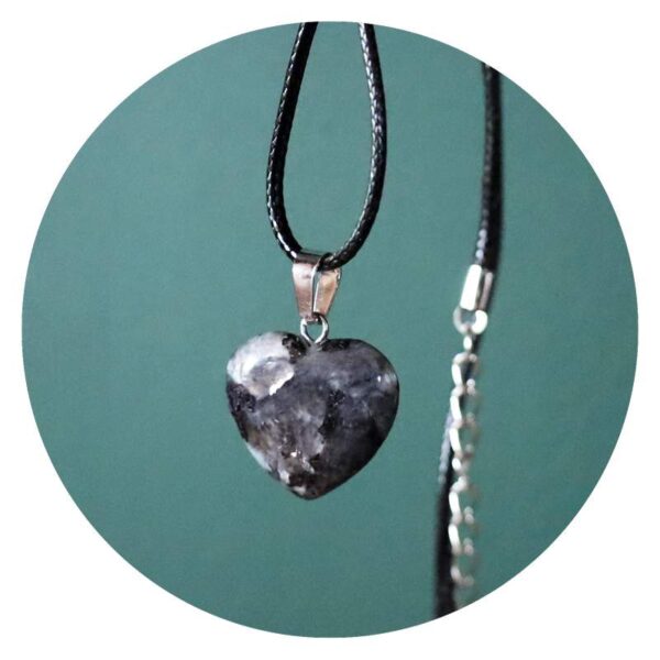 Veterketting met hartvormige steen