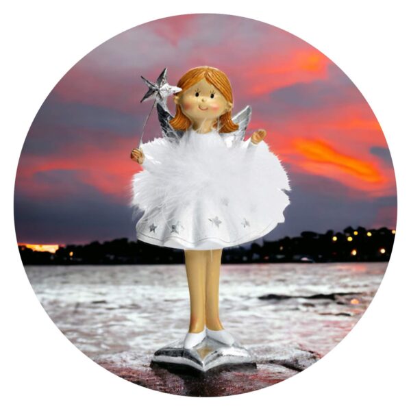 Witte engel met toverstafje