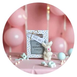 Konijn in papieren tasje